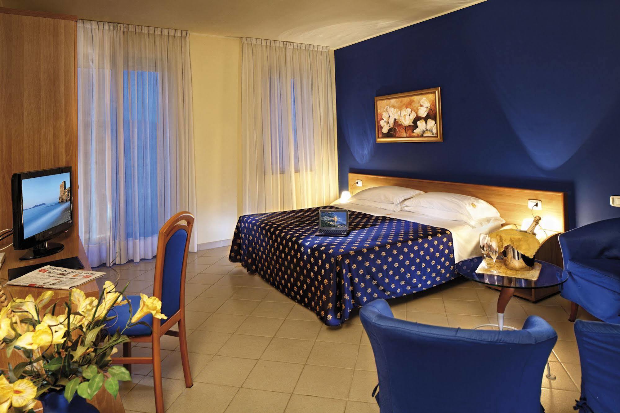 פיראינו Riviera Del Sole Hotel Resort Spa מראה חיצוני תמונה